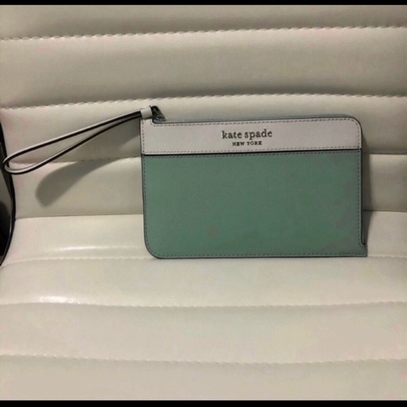 *SOLD* Kate Spade Cameron Wristlet - Picture 4 of 6